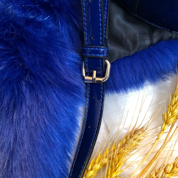 Royal Blue Round Shape Patent Patent Leather Bag - Picture 5 of 8